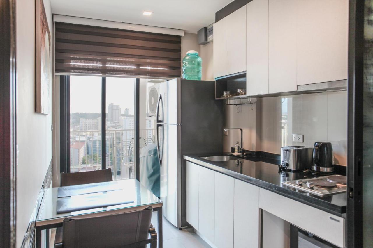 Apartamento The Base Deluxe Pattaya Exterior foto